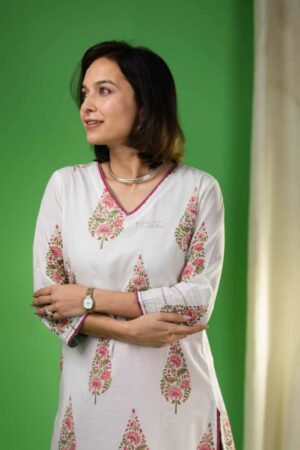Image for Kusvaa Vcr176 Aamiya Cotton Straight Kurta Featured