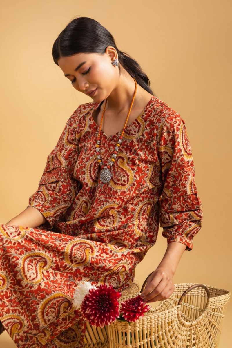 Image for Kusvaa Ws991 Kanishka Kalmkari Cotton Dress Sitting