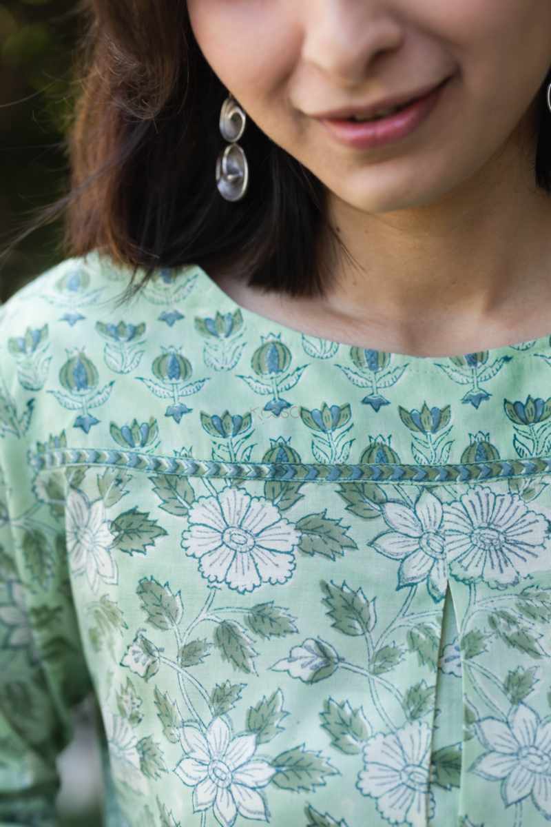 Image for Kusvaa Wsr369 Aslesha Handblock Cotton Short Kurti Closeup