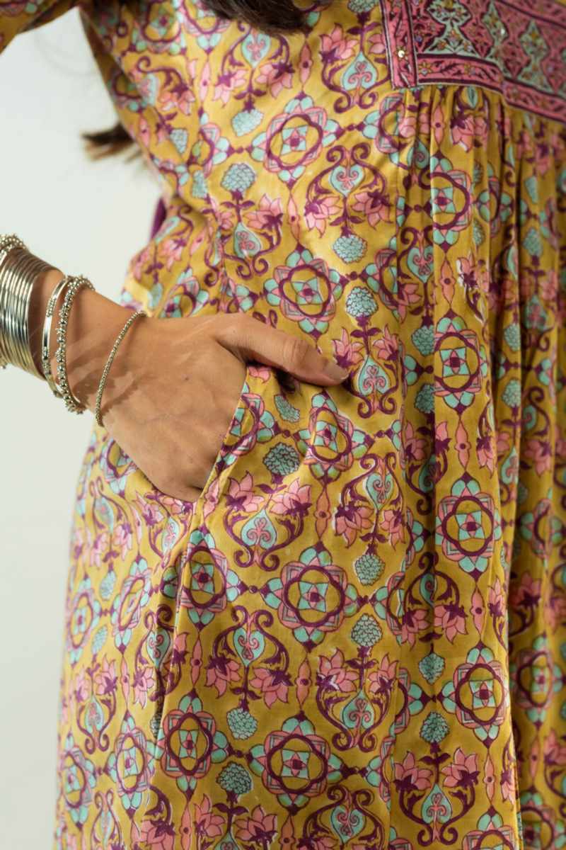 Image for Kusvaa Wsr371 Vaani Handblock Kurta With Kota Doriya Dupatta Closeup 2