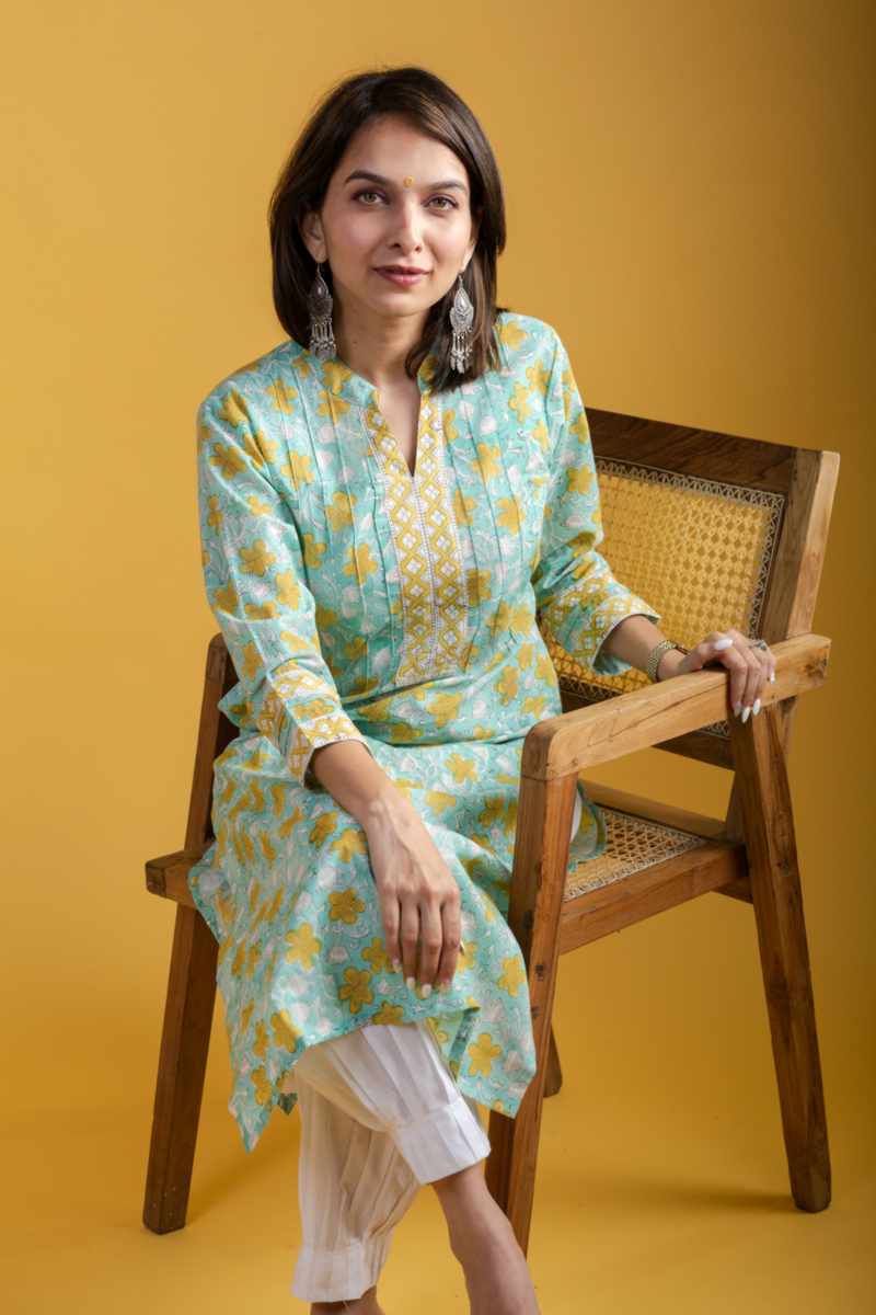 Image for Kusvaa De181 Bhargavi Handblock Cotton Kurta Sitting