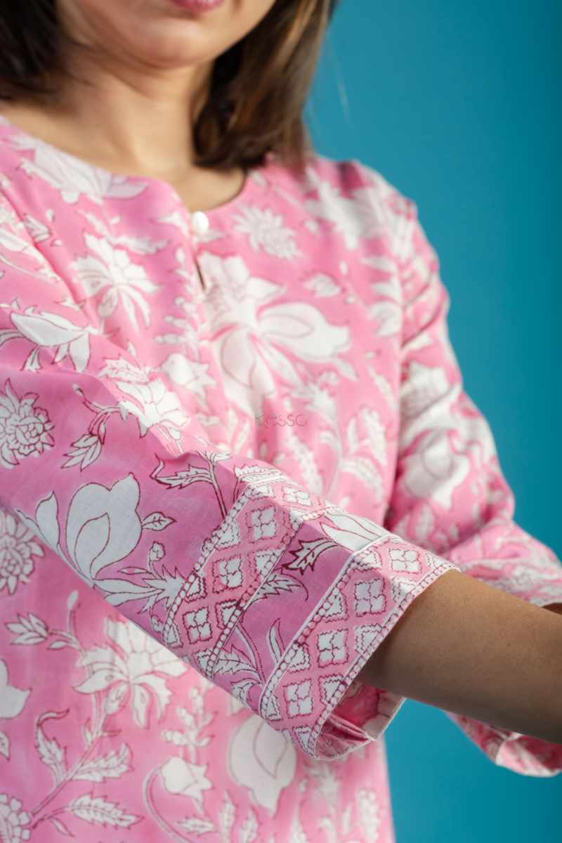 Image for Kusvaa De182 Kannareth Cotton Handblock Straight Fit Kurta Closeup 2
