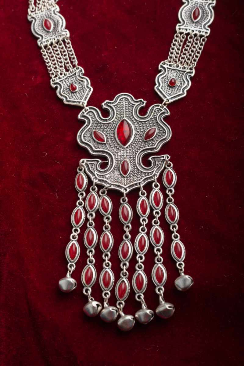Image for Kusvaa Kpn62 Turkish Shape Multi Black Stone Ghungroo Necklace Red Closeup