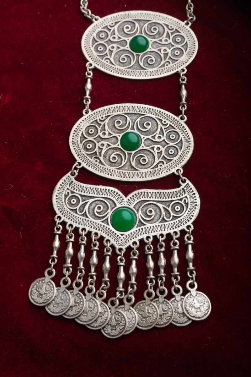 Image for Kusvaa Kpn68 Turkish Circular Pendant Green Stone Coin Necklace Front