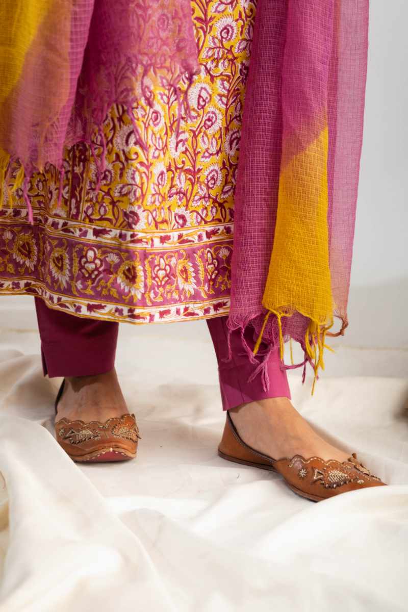 Image for Kusvaa Wsr364 Hiranya Handblock Kurta With Kota Doriya Dupatta Closeup 2