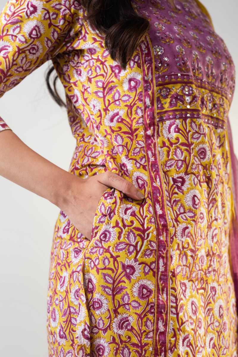 Image for Kusvaa Wsr364 Hiranya Handblock Kurta With Kota Doriya Dupatta Side