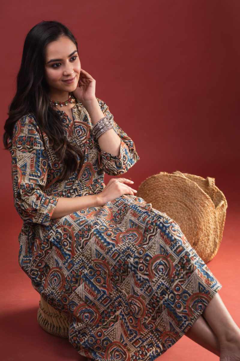 Image for Kusvaa Ws1004 Ekaparnika Cotton Kalmkari Dress Sitting