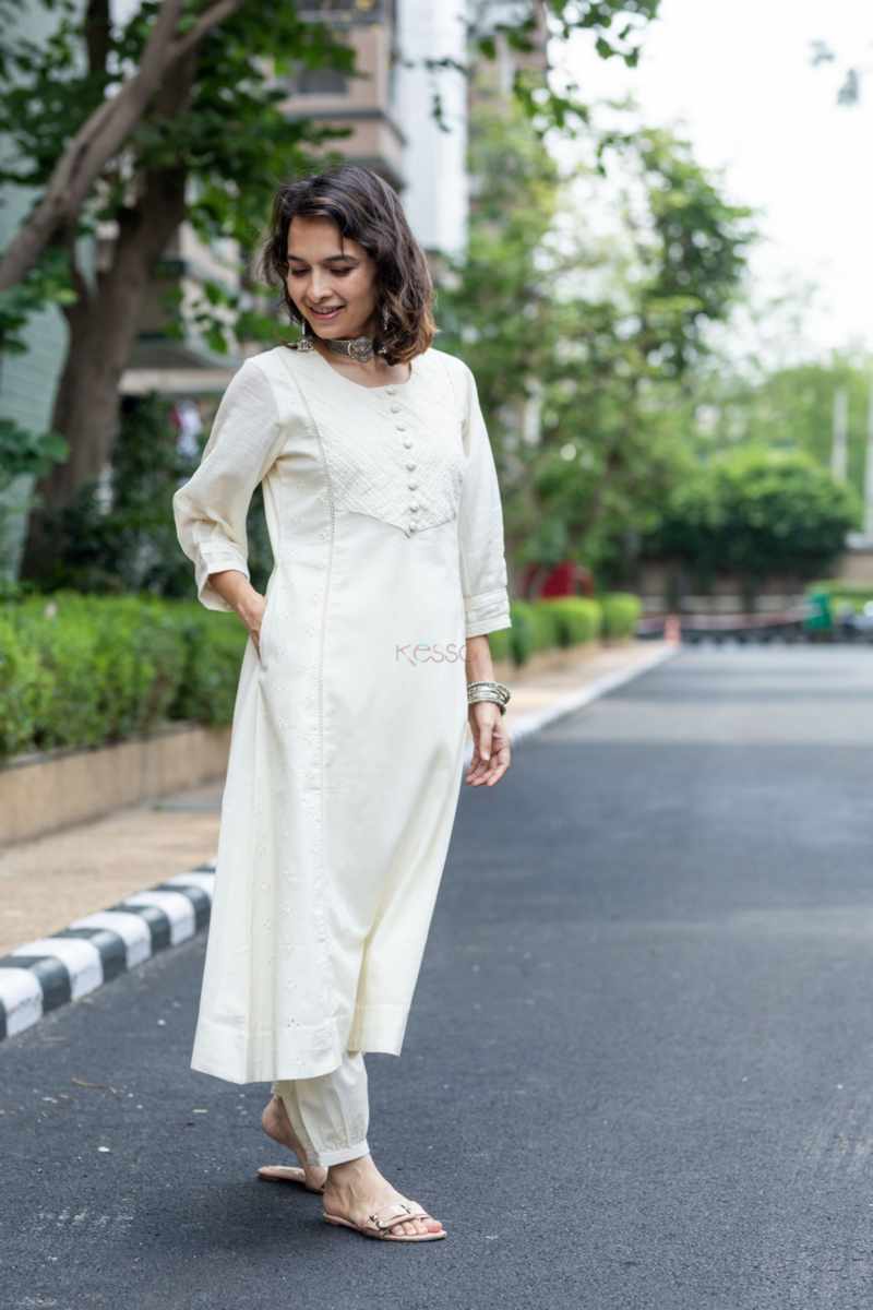 Image for Kusvaa Ws1026 Ishaani Schiffli Kurta Pant Set Front