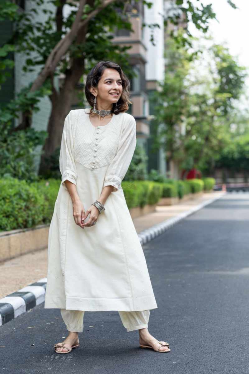 Image for Kusvaa Ws1026 Ishaani Schiffli Kurta Pant Set Side