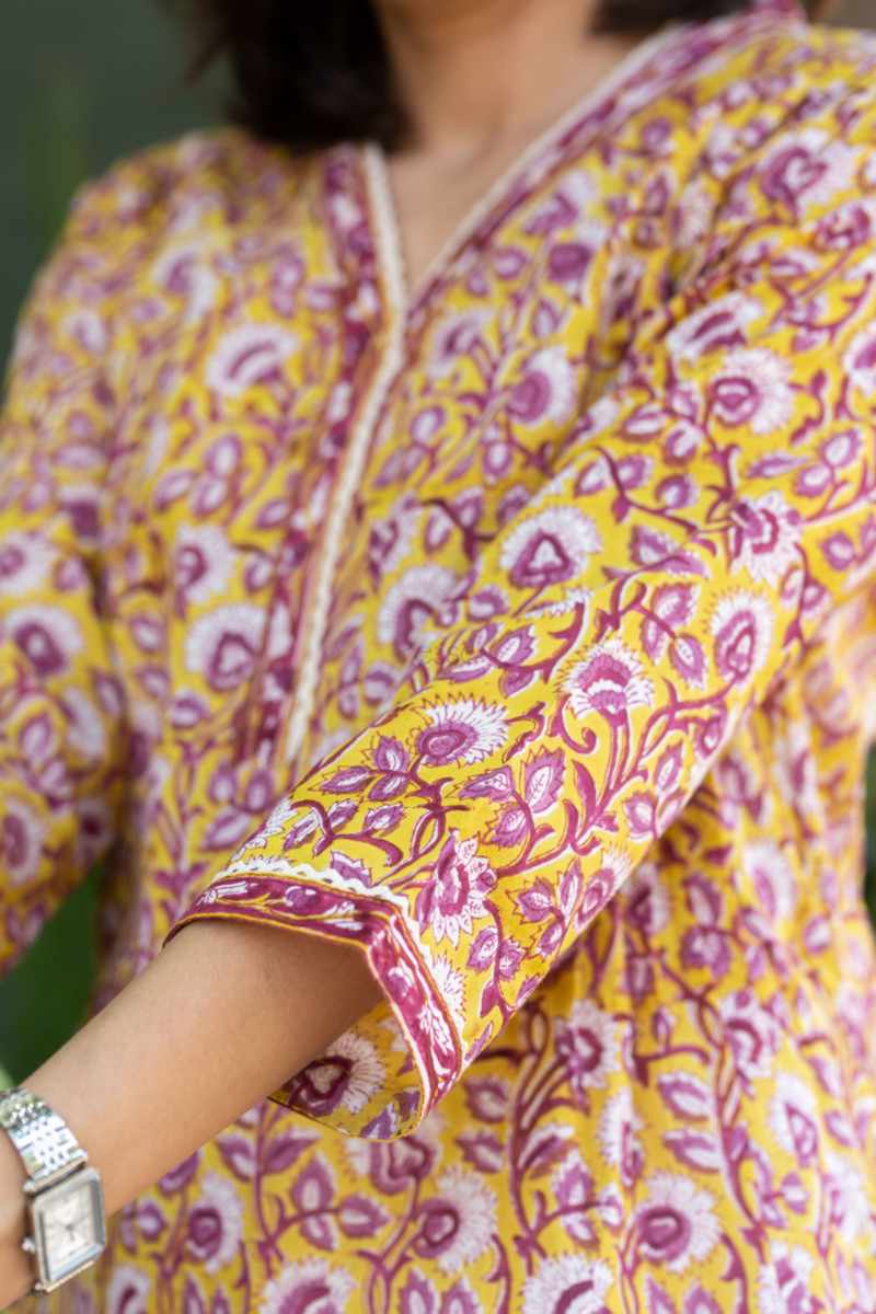 Image for Kusvaa Wsr368 Pratiti Handblock Cotton Short Kurti Closeup 2