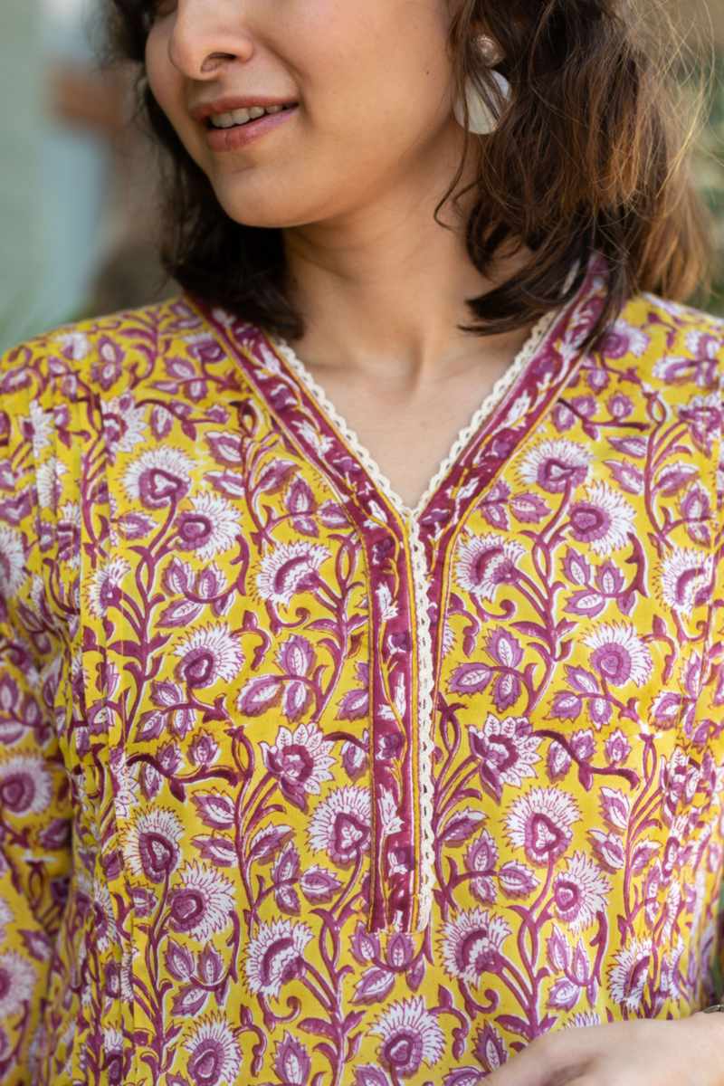 Image for Kusvaa Wsr368 Pratiti Handblock Cotton Short Kurti Closeup