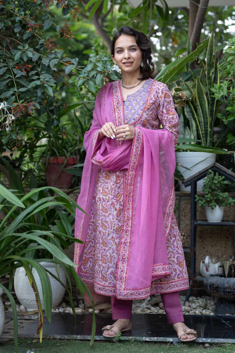 Image for Kusvaa Wsr383 Aamrutha Handblock Kurta Dupatta Set Featured New