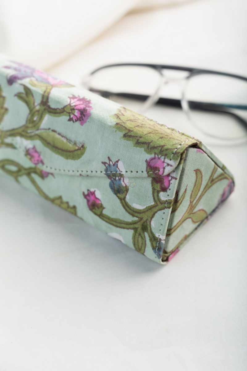 Image for Kusvaa Wsra93 Chashm E Baddoor Sunglass Spectacles Cover Closeup 2