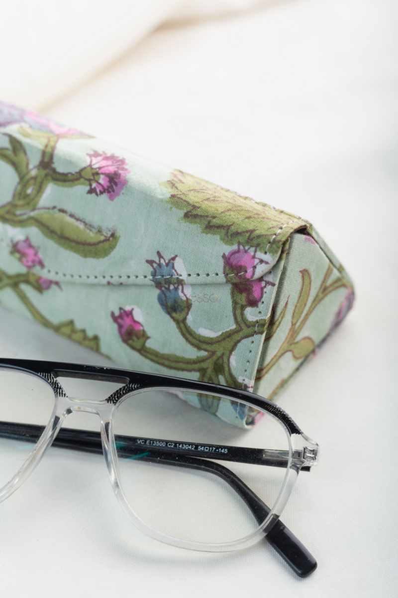 Image for Kusvaa Wsra93 Chashm E Baddoor Sunglass Spectacles Cover Closeup