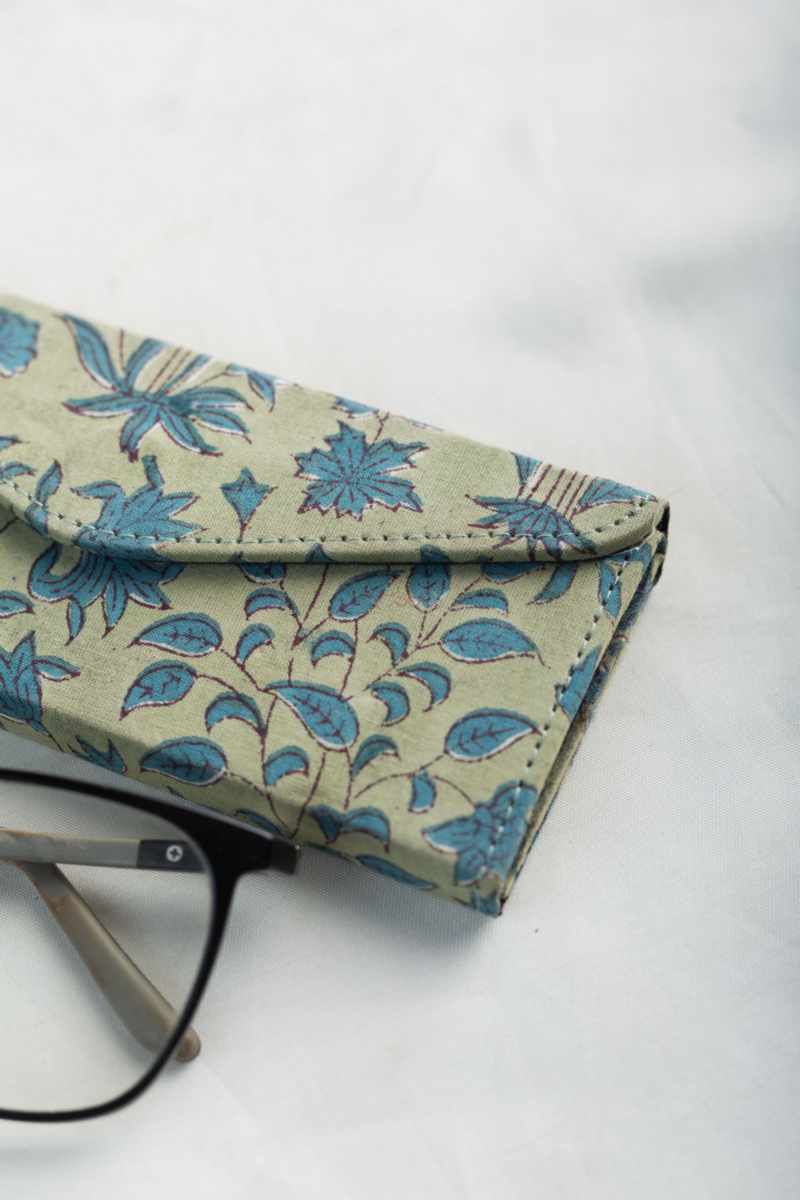 Image for Kusvaa Wsra98 Chashm E Baddoor Sunglass Spectacles Cover Closeup 2