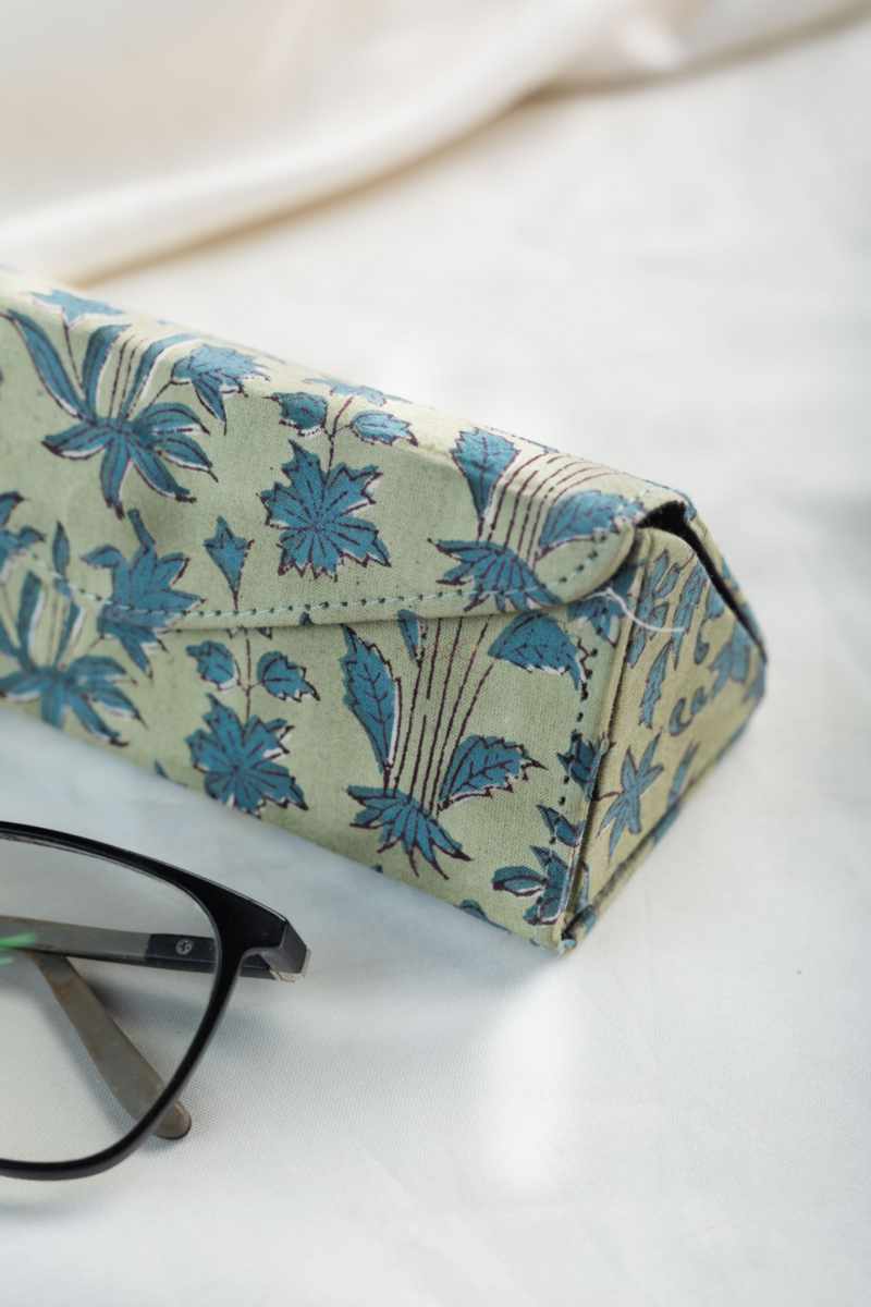 Image for Kusvaa Wsra98 Chashm E Baddoor Sunglass Spectacles Cover Closeup