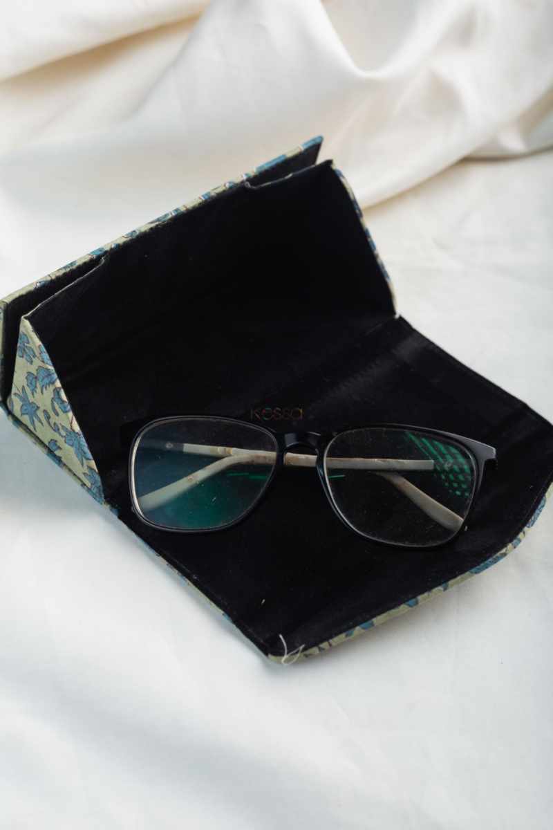 Image for Kusvaa Wsra98 Chashm E Baddoor Sunglass Spectacles Cover Front