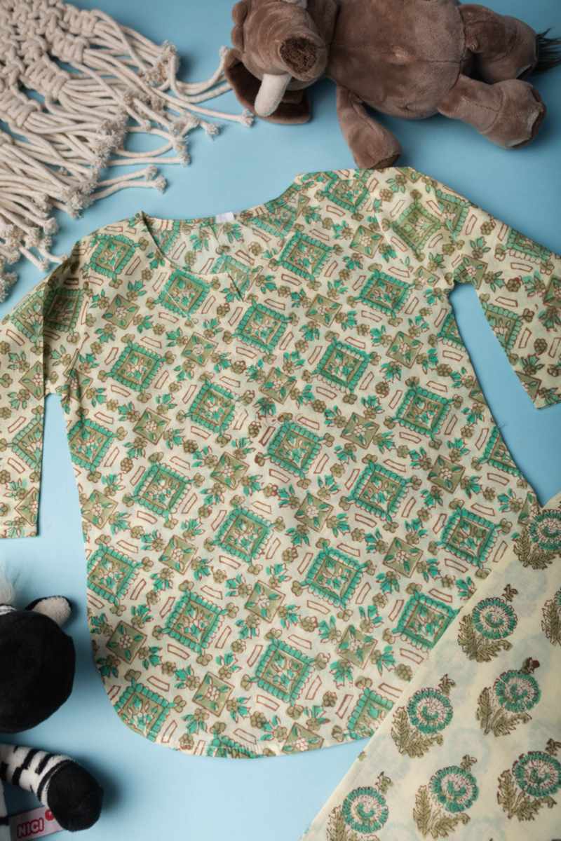 Image for Kusvaa Wsrk100 Chetaki New Born Kurtapyjama Set Closeup 2