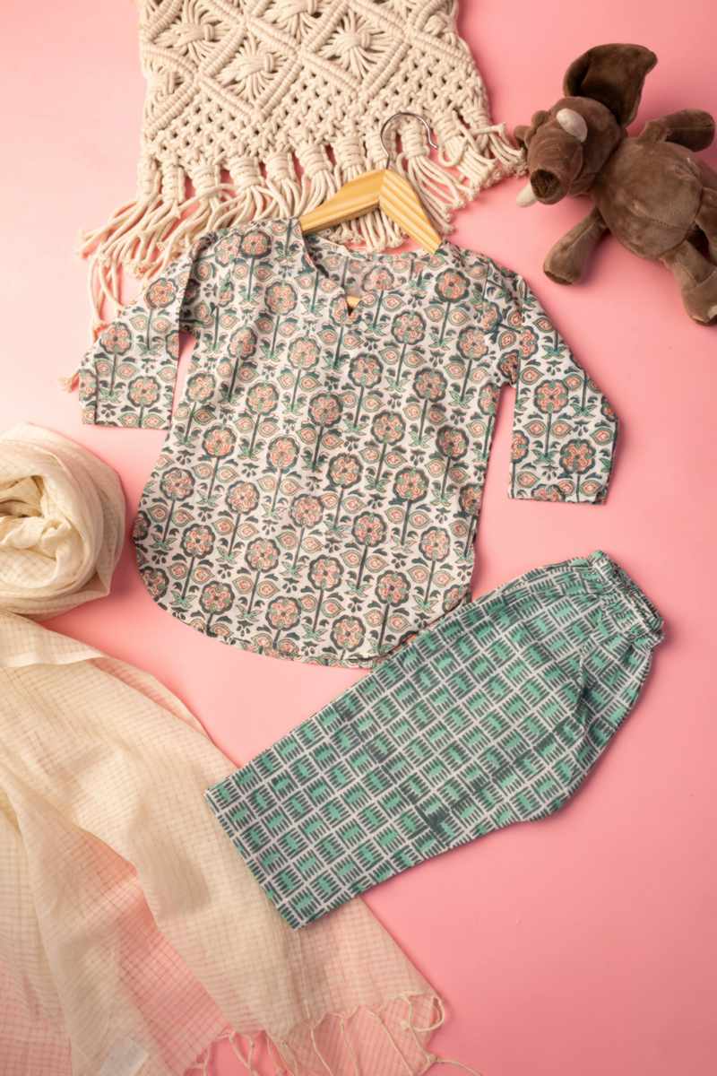 Image for Kusvaa Wsrk67 Mokshit New Born Kurtapyjama Set Closeup