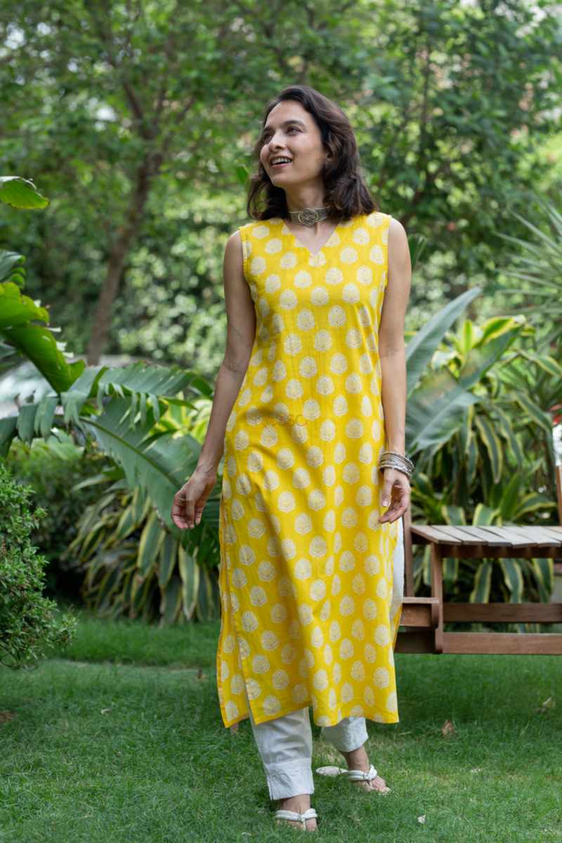 Image for Kusvaa Vcr193 Neha Cotton Straight Fit Kurta Front