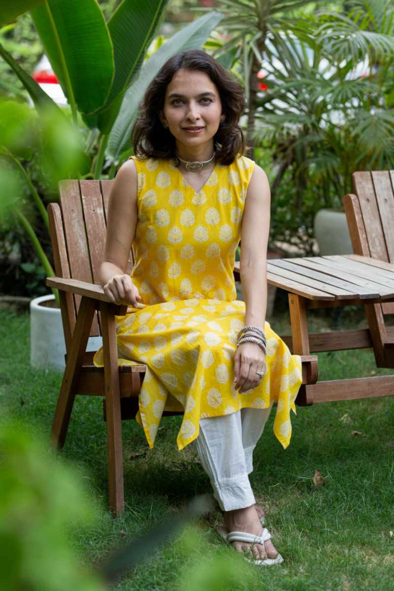 Image for Kusvaa Vcr193 Neha Cotton Straight Fit Kurta Sitting