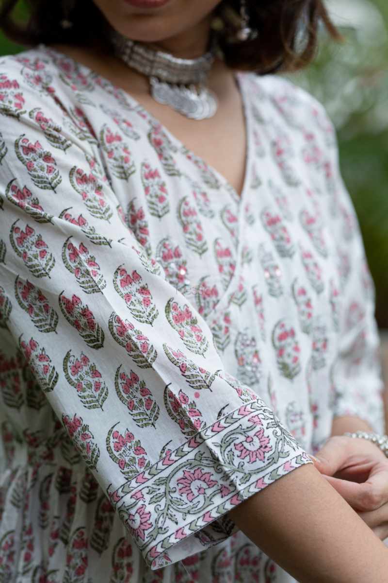 Image for Kusvaa Vcr195 Jeevika Handblock Cotton Kurta Closeup 2