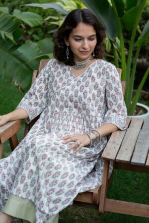 Image for Kusvaa Vcr195 Jeevika Handblock Cotton Kurta Sitting