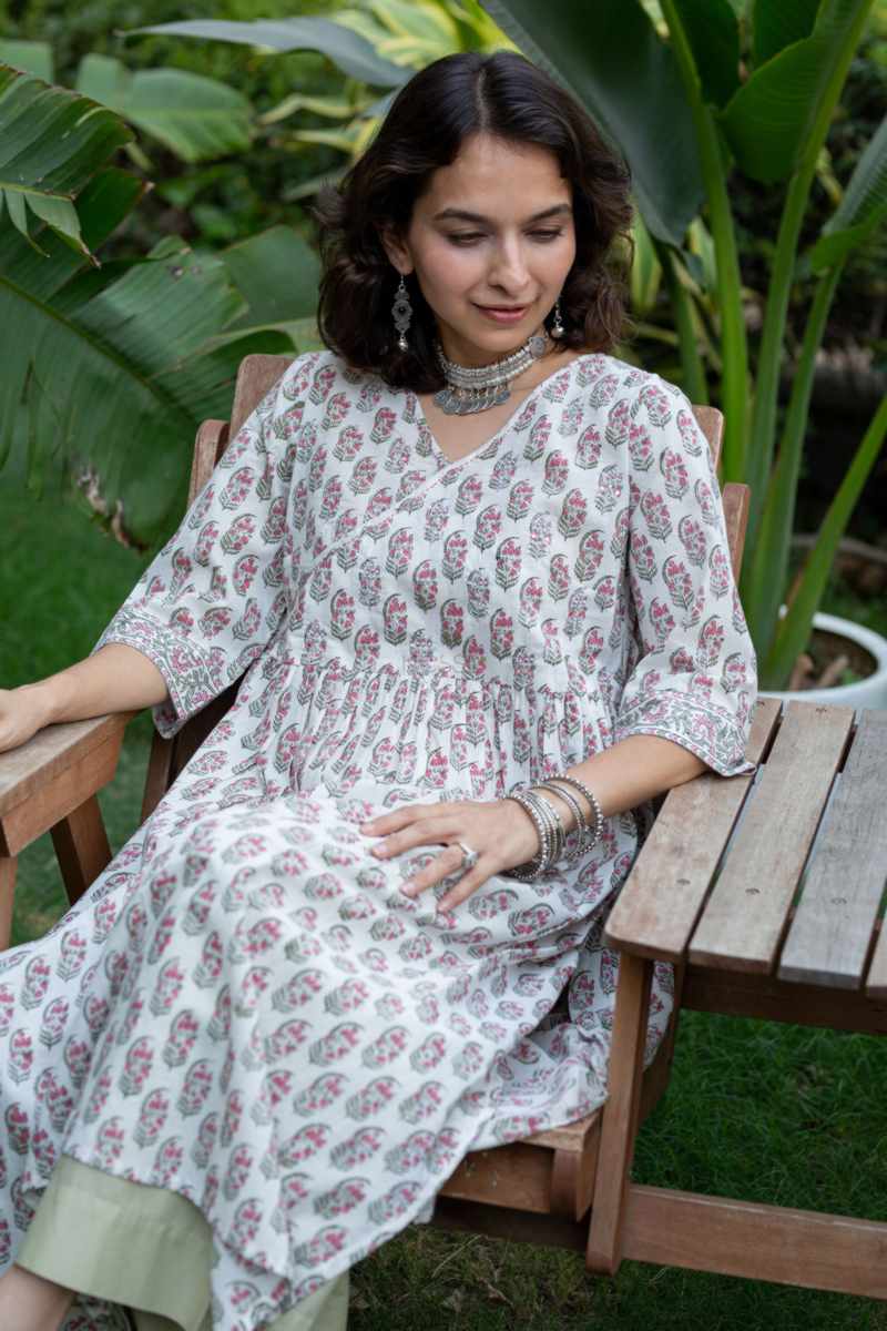 Image for Kusvaa Vcr195 Jeevika Handblock Cotton Kurta Sitting