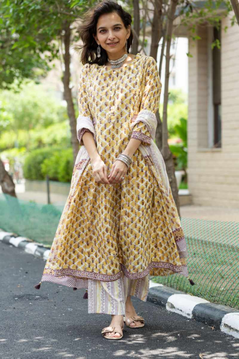 Image for Kusvaa Wsr396 Bhavya Cotton Handblock Complete Suit Set Front