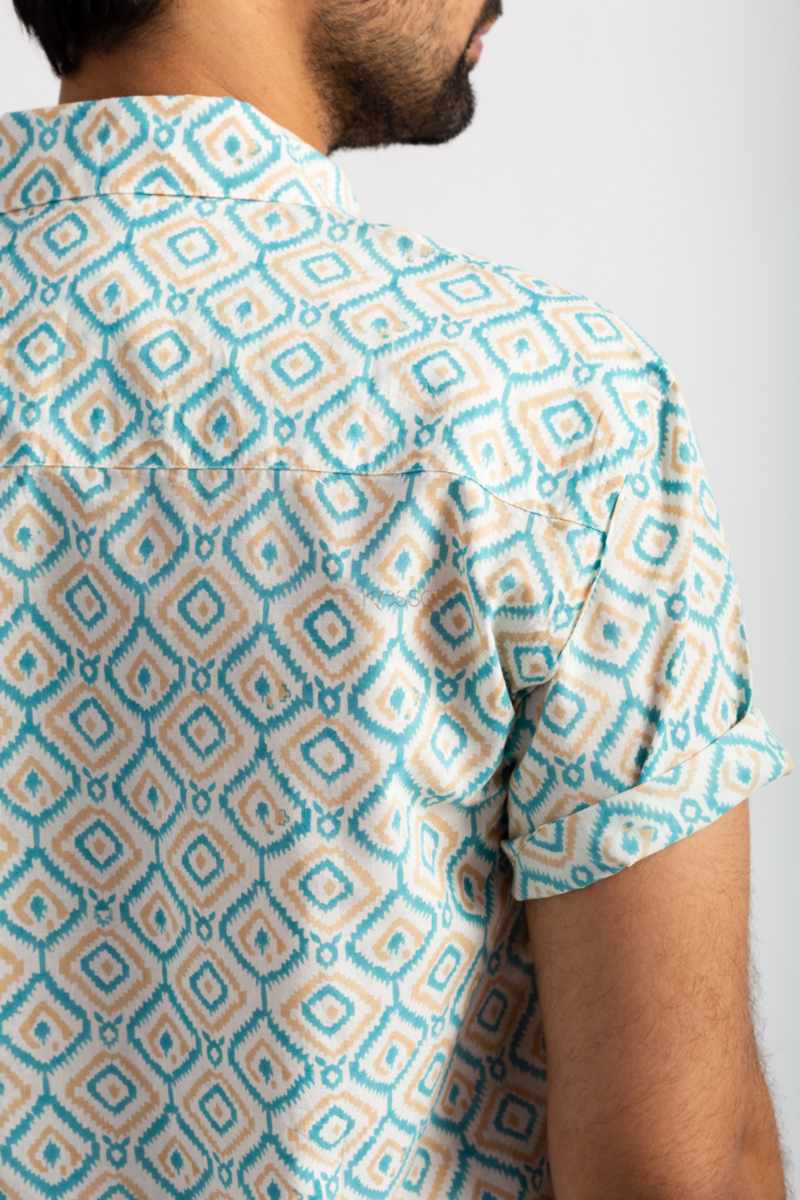 Image for Kusvaa Awk66 Sarvin Handblock Men Half Sleeves Shirt Closeup 2