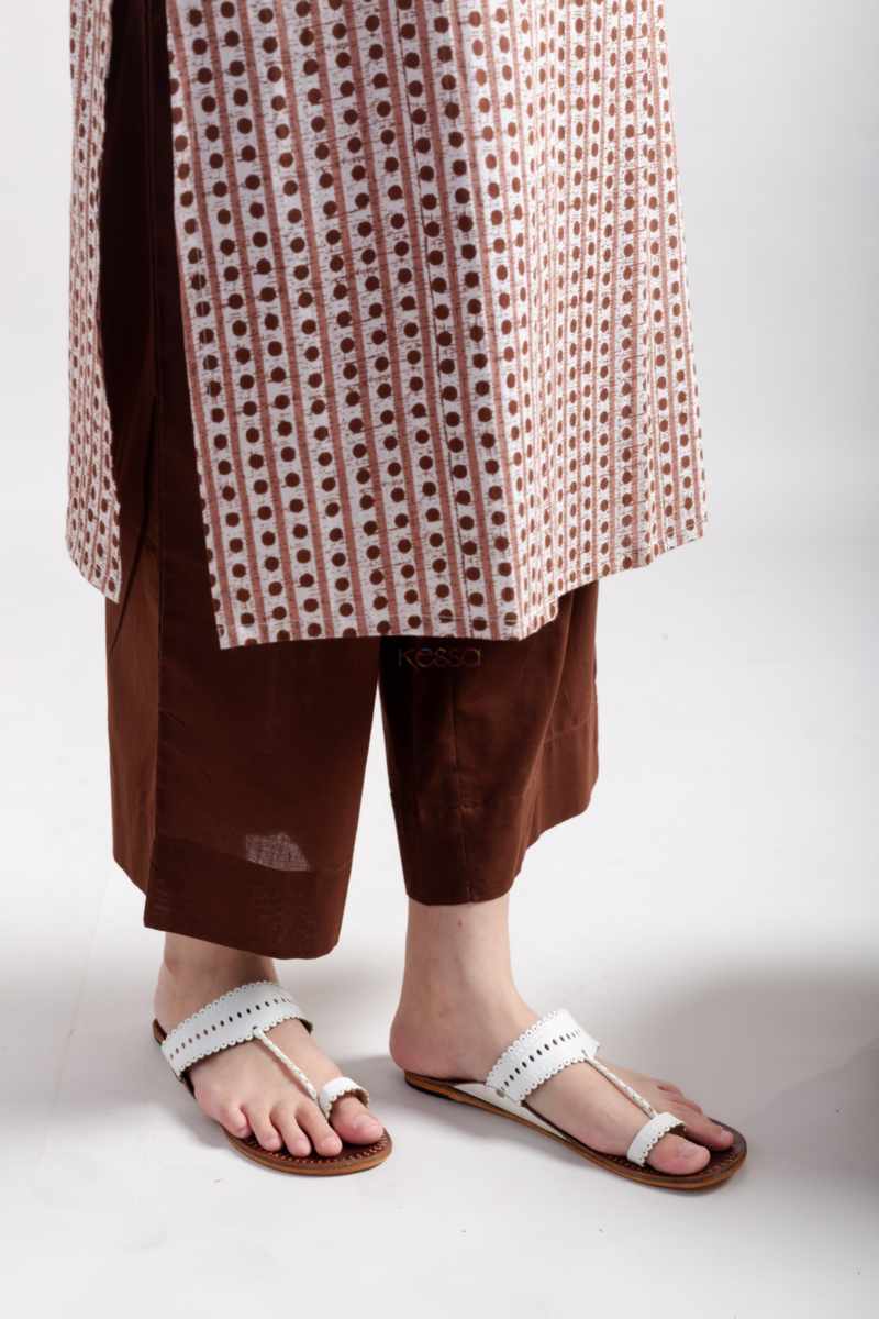 Image for Kusvaa Vcr200 Vipasha Cotton Straight Fit Kurta Closeup 2