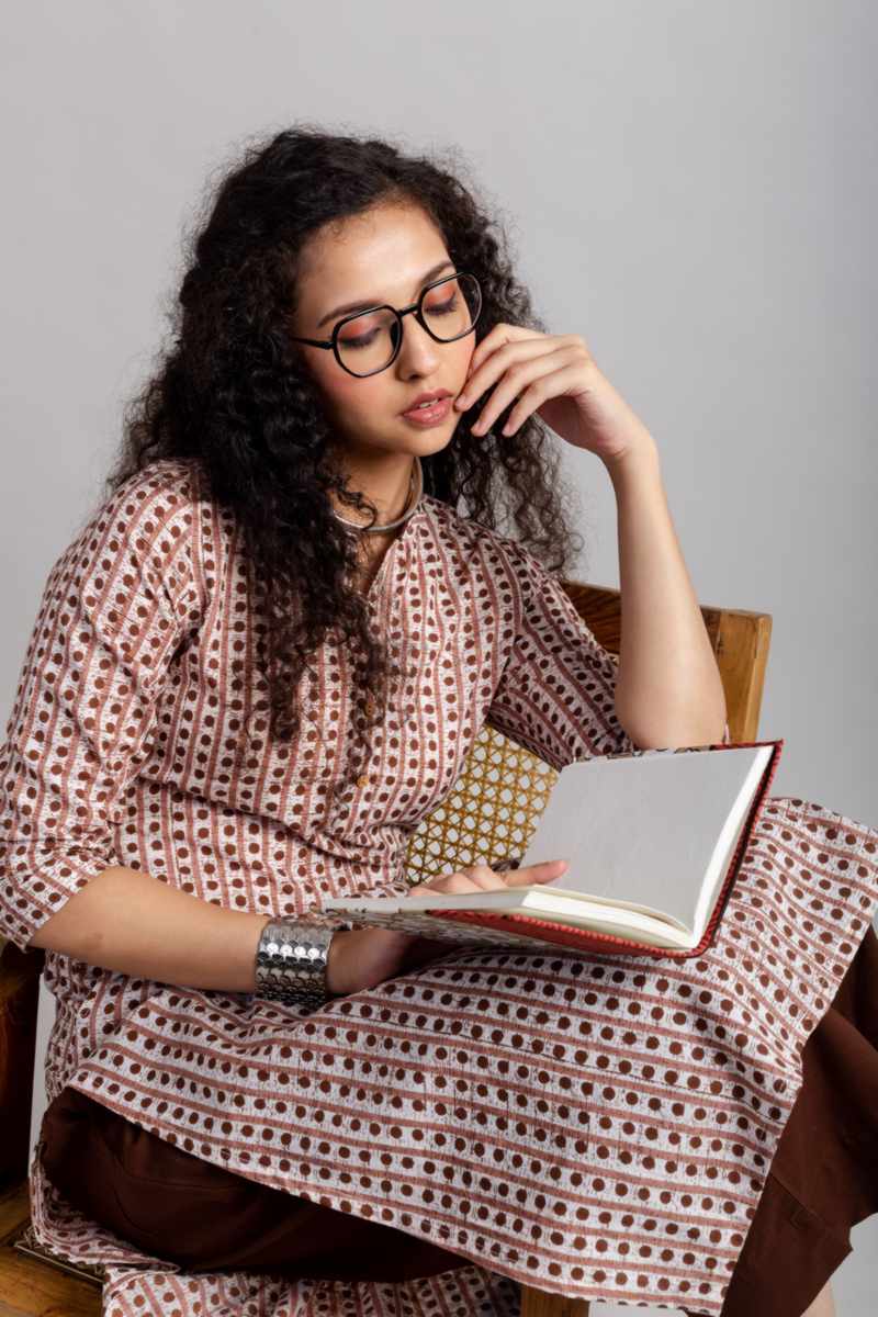 Image for Kusvaa Vcr200 Vipasha Cotton Straight Fit Kurta Sitting