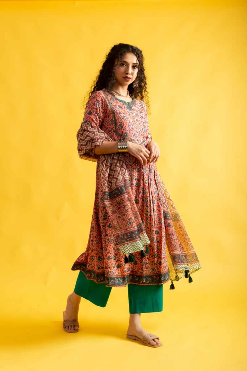 Image for Kusvaa Wsr397 Bhavya Handblock Kurta Dupatta Set Side