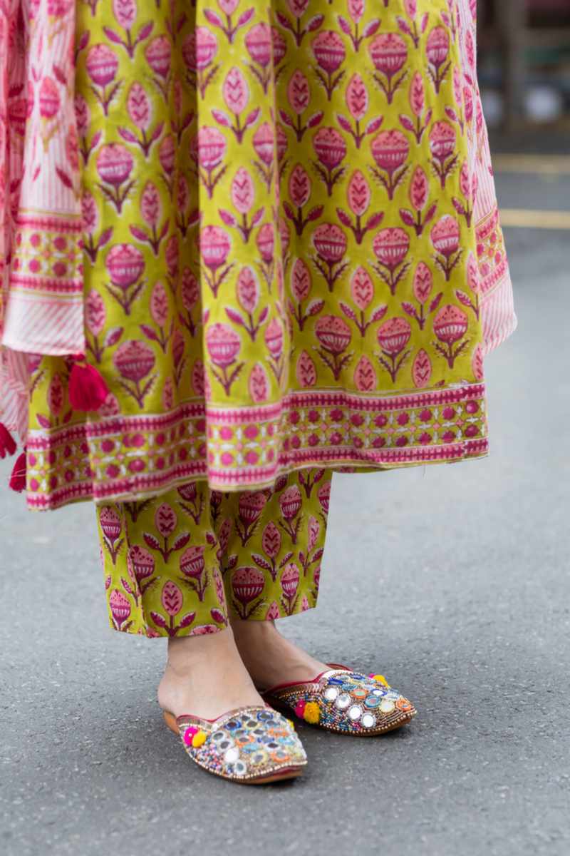 Image for Kusvaa Wsr398 Gauri Handblock Cotton Complete Suit Set Closeup 2 New