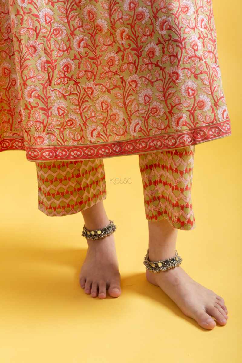 Image for Kusvaa Wsr404 Avani Handblock Cotton Complete Suit Set Closeup 2