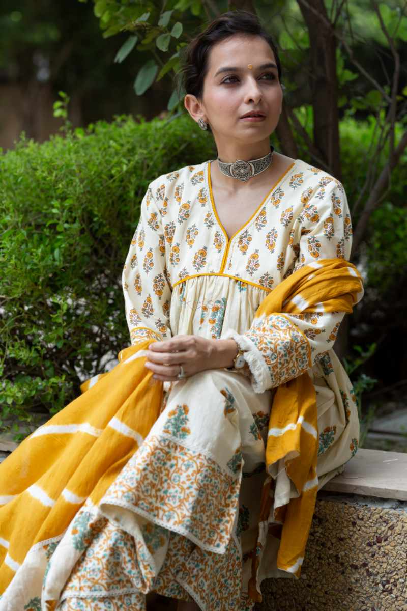 Image for Kusvaa Avdaf259 Ranit Cotton Handblock Complete Suit Set Sitting New