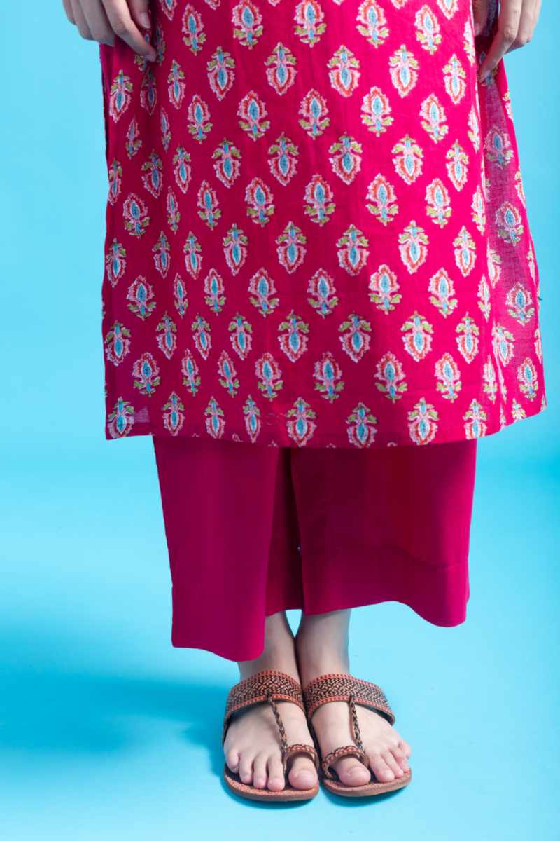 Image for Kusvaa Vcr214 Agrata Cotton Butti Print Kurta Closeup 2