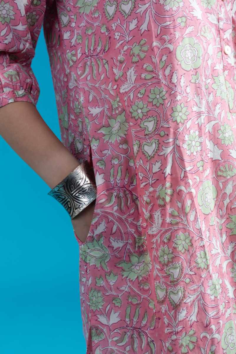 Image for Kusvaa Wsr405 Dharani Cotton Handblock Kurta Closeup 2