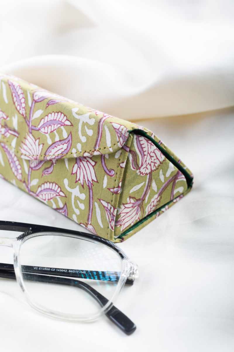 Image for Kusvaa Wsra227 Chashm E Baddoor Sunglass Spectacles Cover Closeup