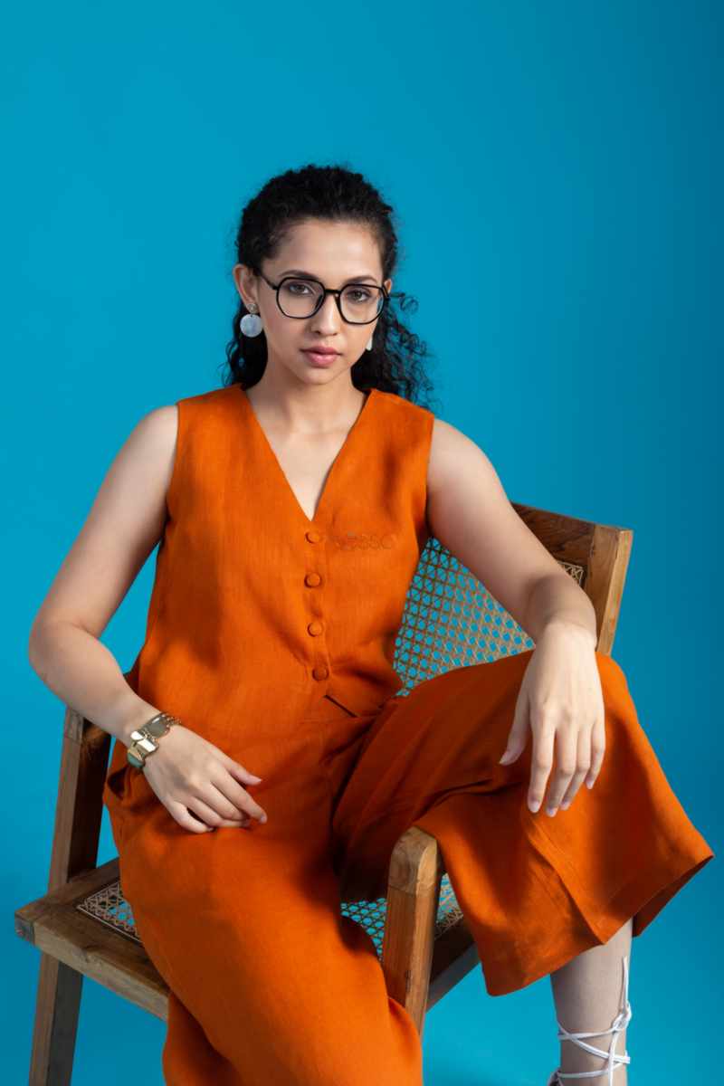 Image for Kusvaa Avdaf254 Neeta Linen Top Pant Set Sitting