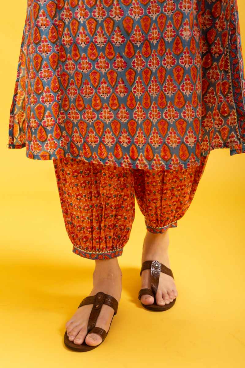 Image for Kusvaa Wsr410 Maithili Cotton Handblock Complete Suit Set Closeup 2