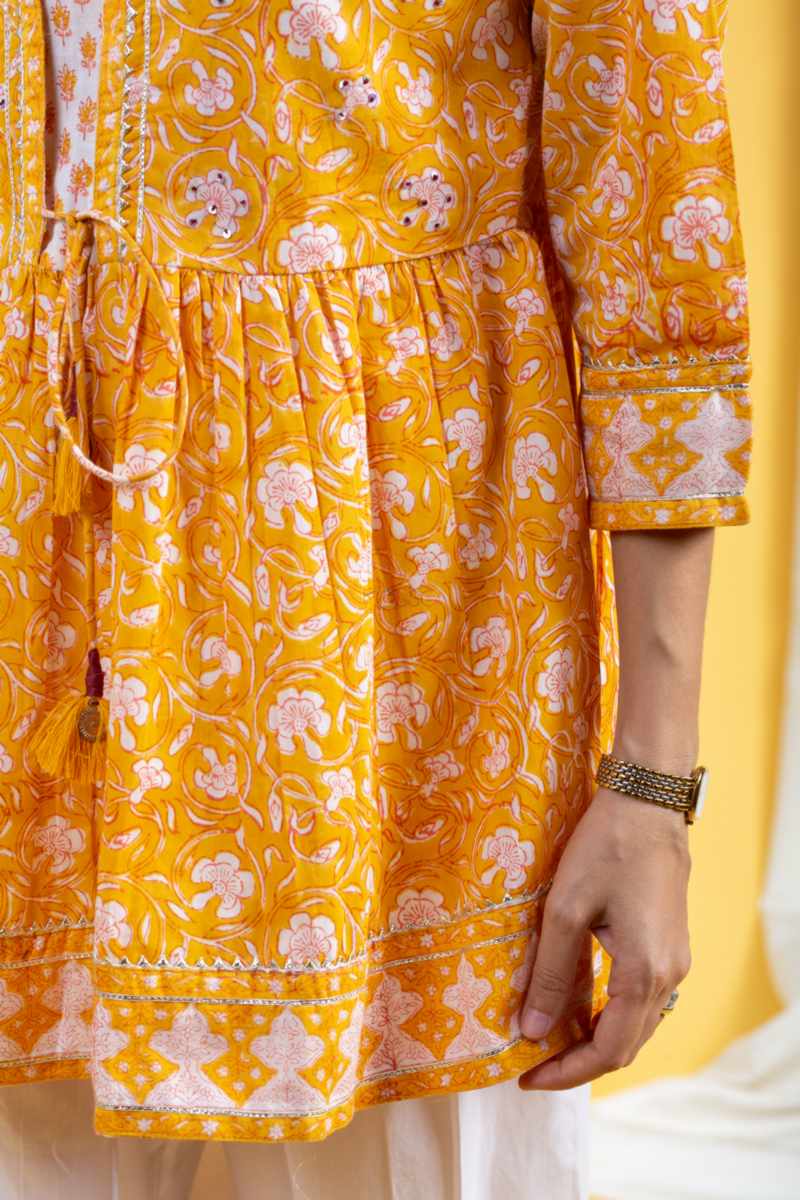 Image for Kusvaa Wsr416 Diyaa Handblock Cotton Short Top Closeup 2