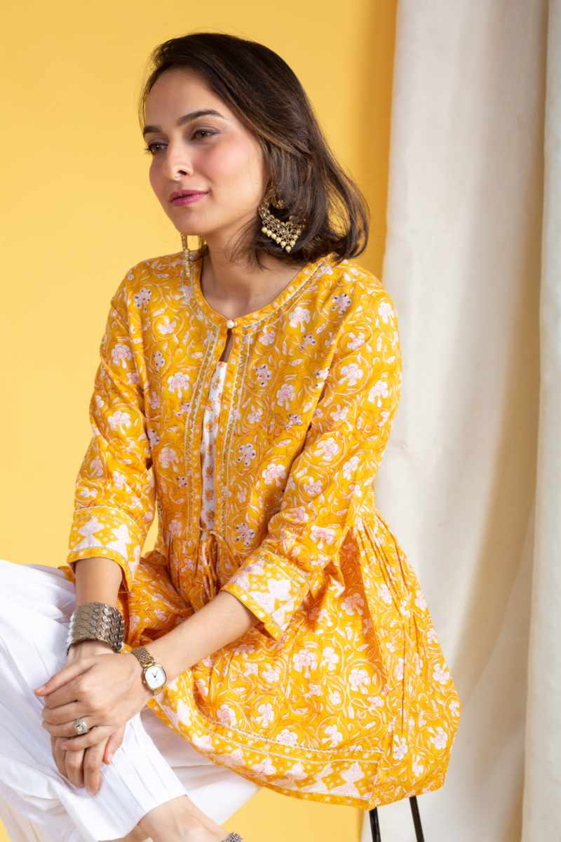 Image for Kusvaa Wsr416 Diyaa Handblock Cotton Short Top Sitting