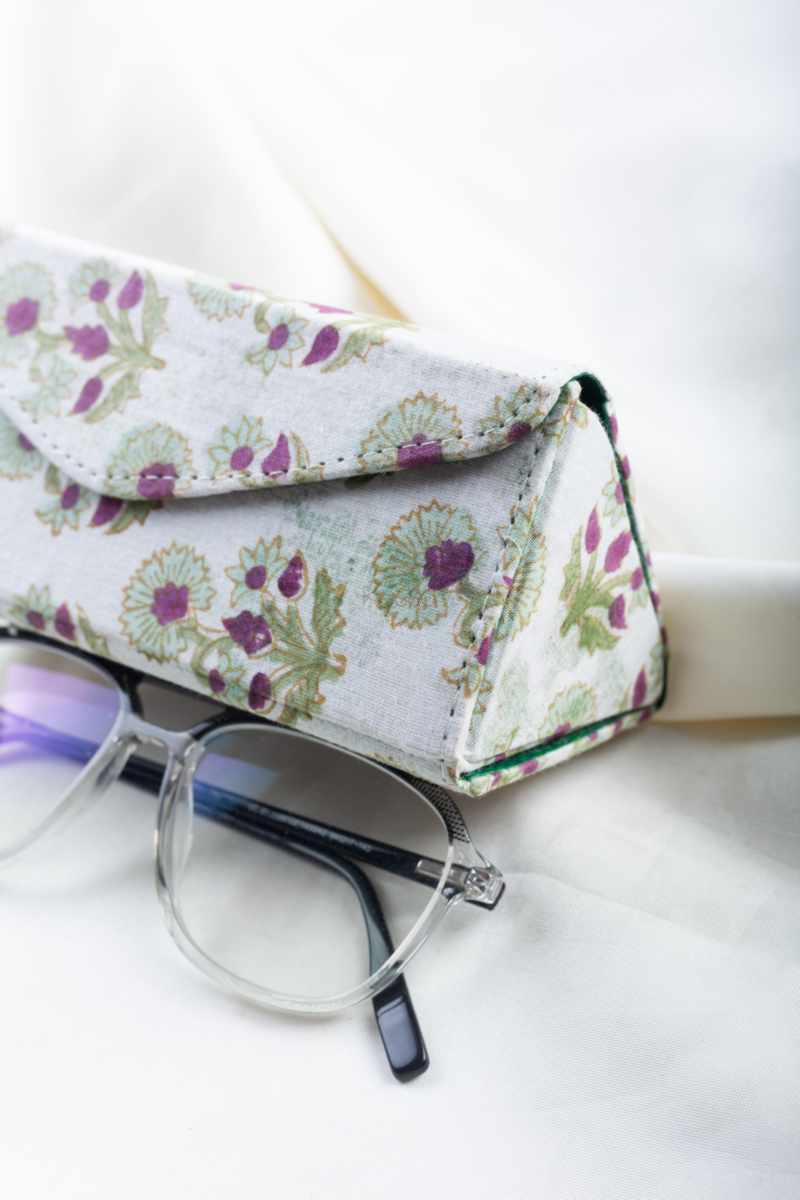 Image for Kusvaa Wsra222 Chashm E Baddoor Sunglass Spectacles Cover Closeup