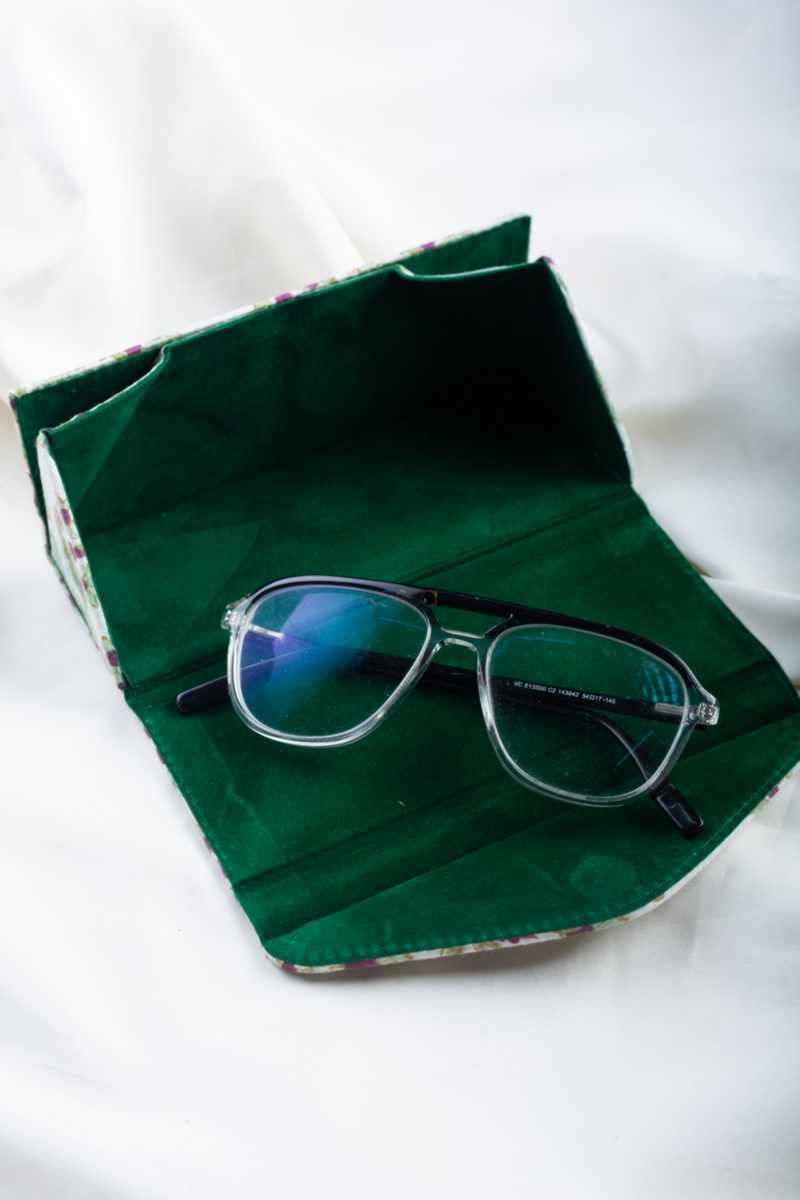 Image for Kusvaa Wsra222 Chashm E Baddoor Sunglass Spectacles Cover Front
