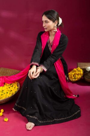 Image for Kusvaa Avdaf273 Gauravi Cotton Kurta Dupatta Set Sitting