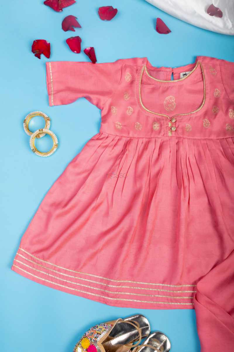 Image for Kusvaa Mbe102 Mehrish Girls Muslin Kurta Pant Set Closeup 2 New