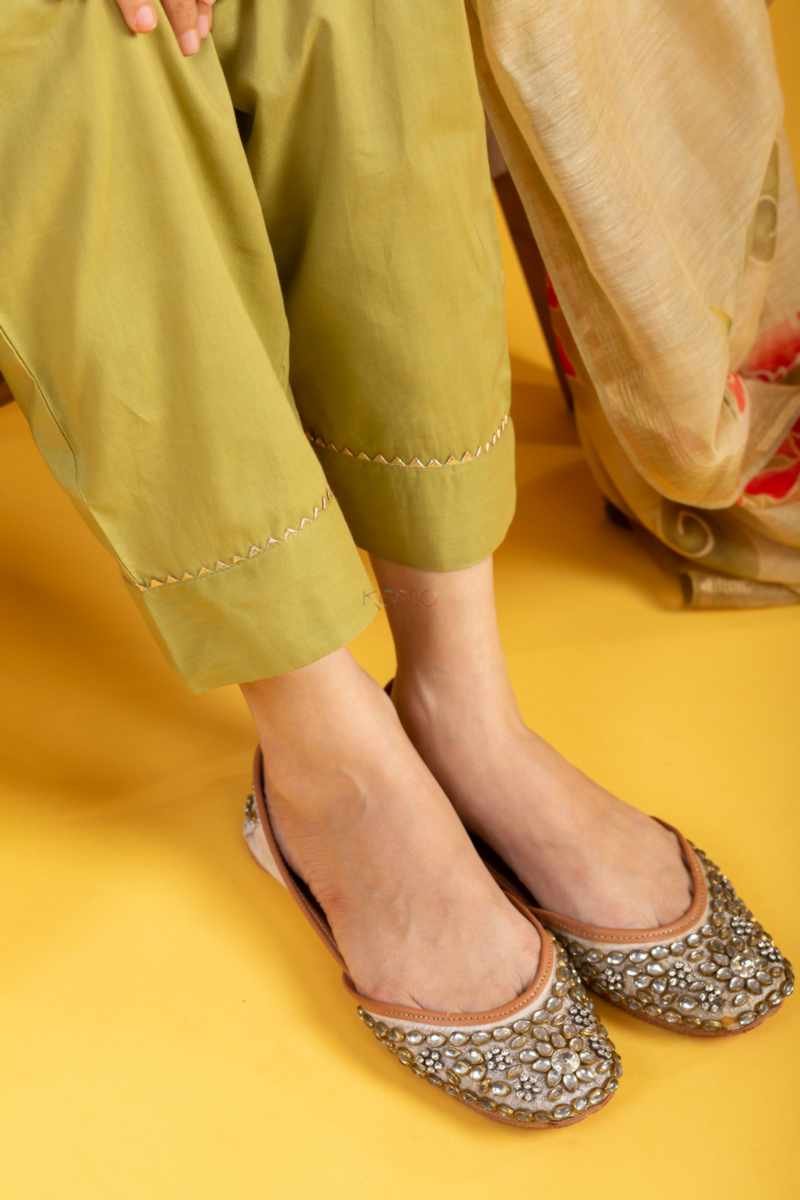 Image for Kusvaa Ws1065 Aaira Chanderi Complete Suit Set Closeup 2