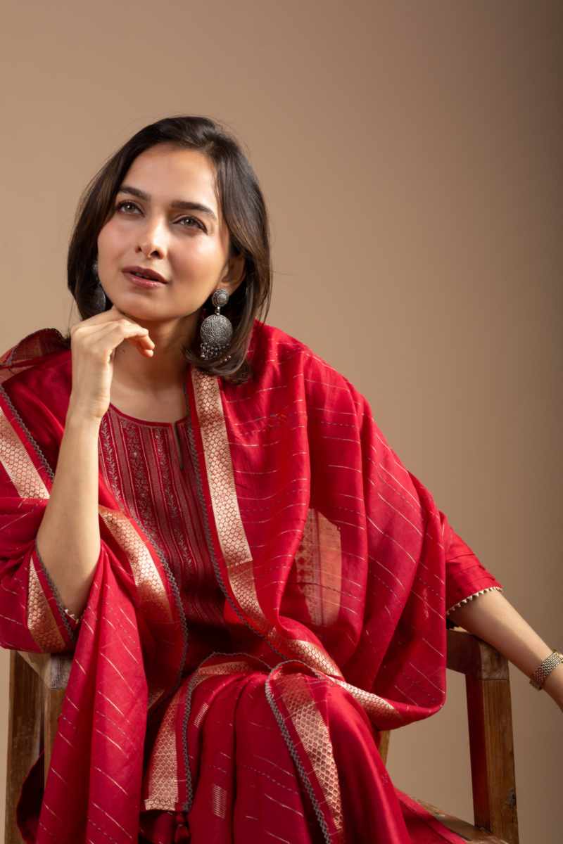 Image for Kusvaa Ws1066 Aani Chanderi Complete Suit Set Sitting