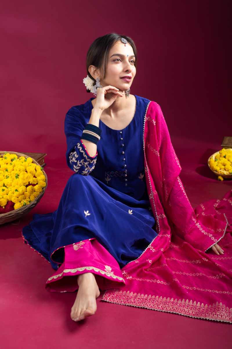 Image for Kusvaa Ws1078 Nicika Complete Suit Set Sitting